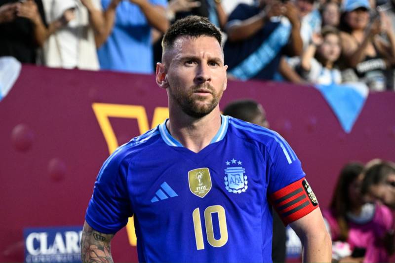 Lionel Messi – 135 Triệu USD