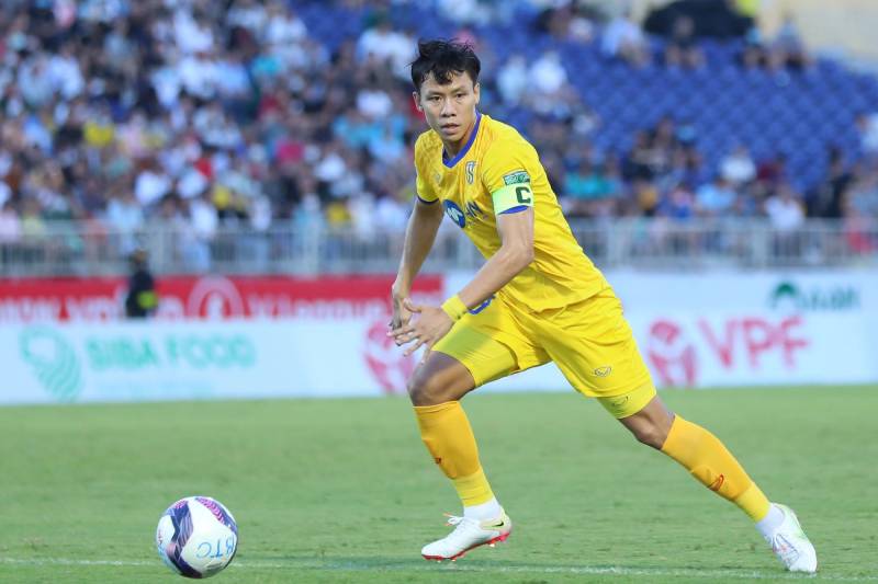 Cầu Thủ Quế Ngọc Hải – Hậu Vệ Thép Của Bóng Đá Việt Nam 3 Sông Lam Nghệ An (2012-2018) – Trưởng Thành Từ Lò Đào Tạo SLNA